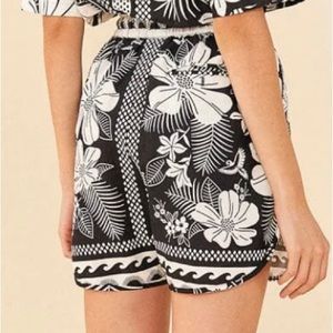 FARM Rio macaw elegance shorts